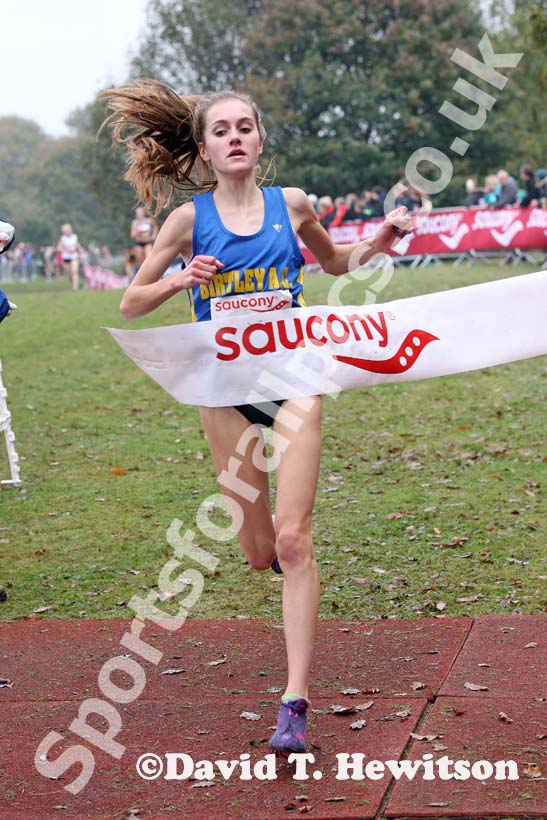 Lydia Tuner brings Birtley home for victory in the under-17 women, National Cross Country Relays, Berry Hill Park, Mansfield. Photo: David T. Hewitson/Sports for All Pics